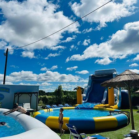 Camping Paradis Family Les Rives De L'Herault جيغناك المظهر الخارجي الصورة
