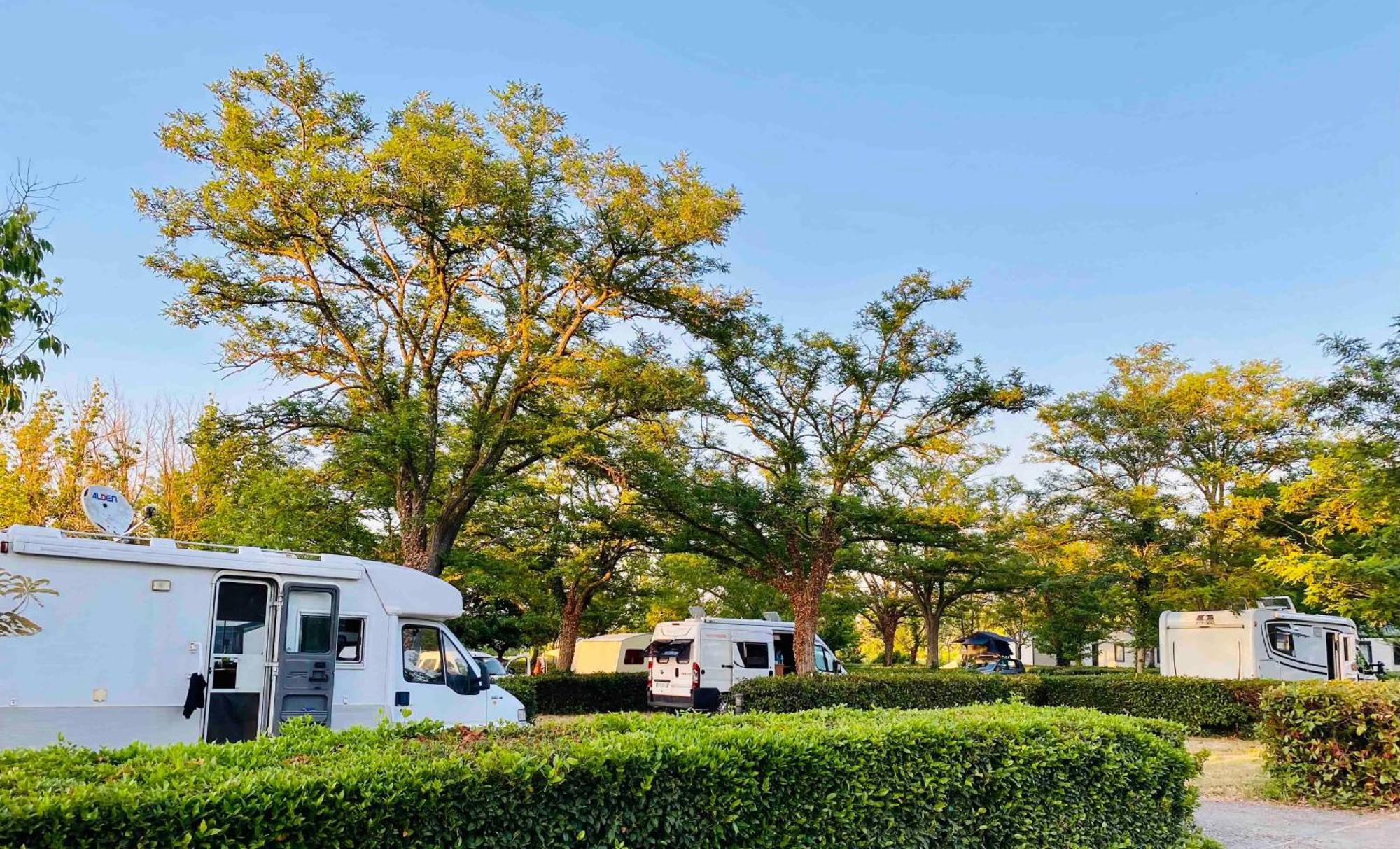 Camping Paradis Family Les Rives De L'Herault جيغناك المظهر الخارجي الصورة