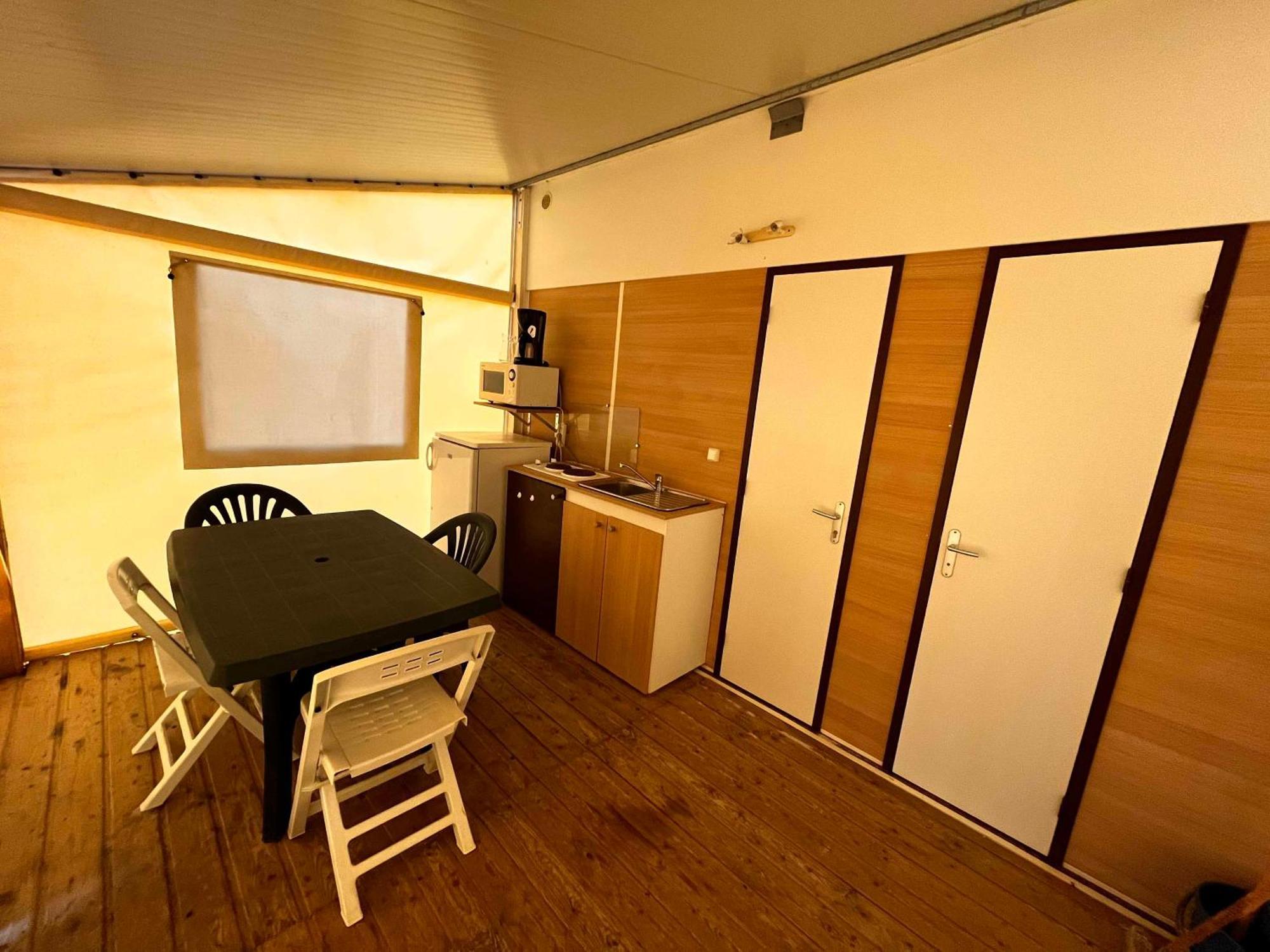 Camping Paradis Family Les Rives De L'Herault جيغناك الغرفة الصورة